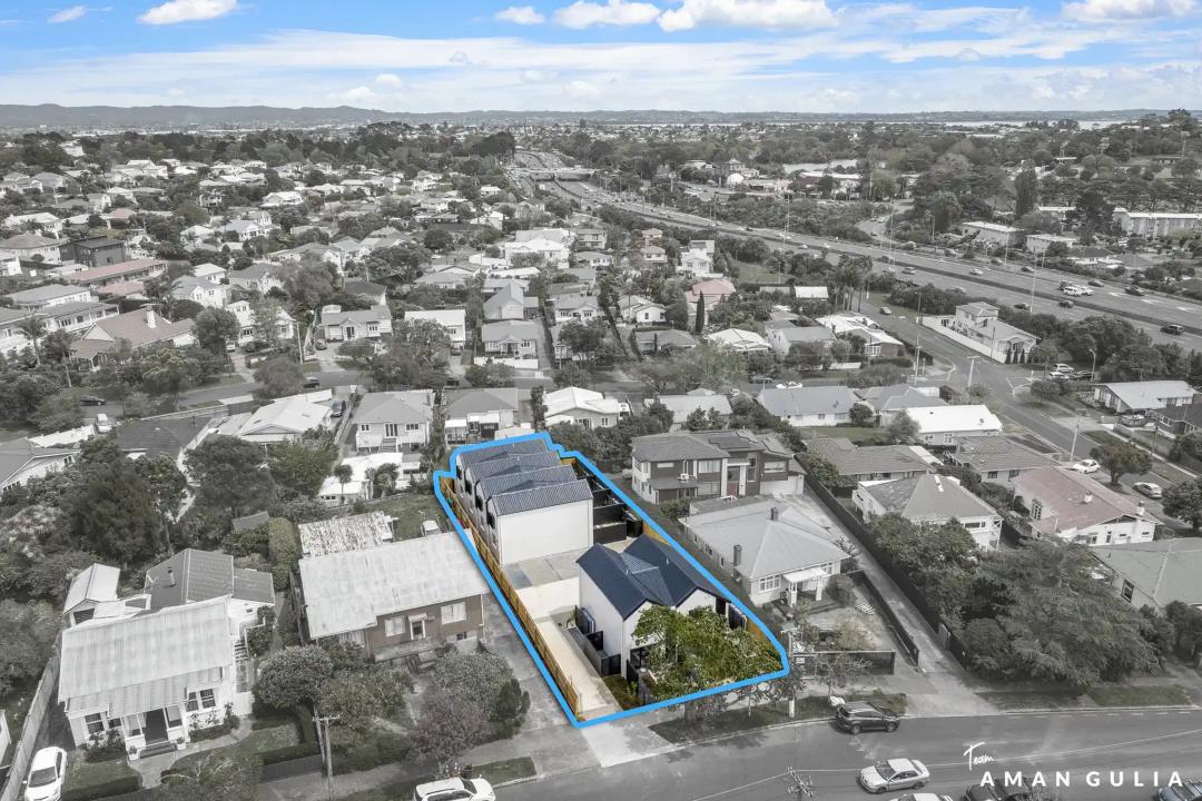 MOUNTAIN VIEW TOWNHOUSES - AUCKLAND